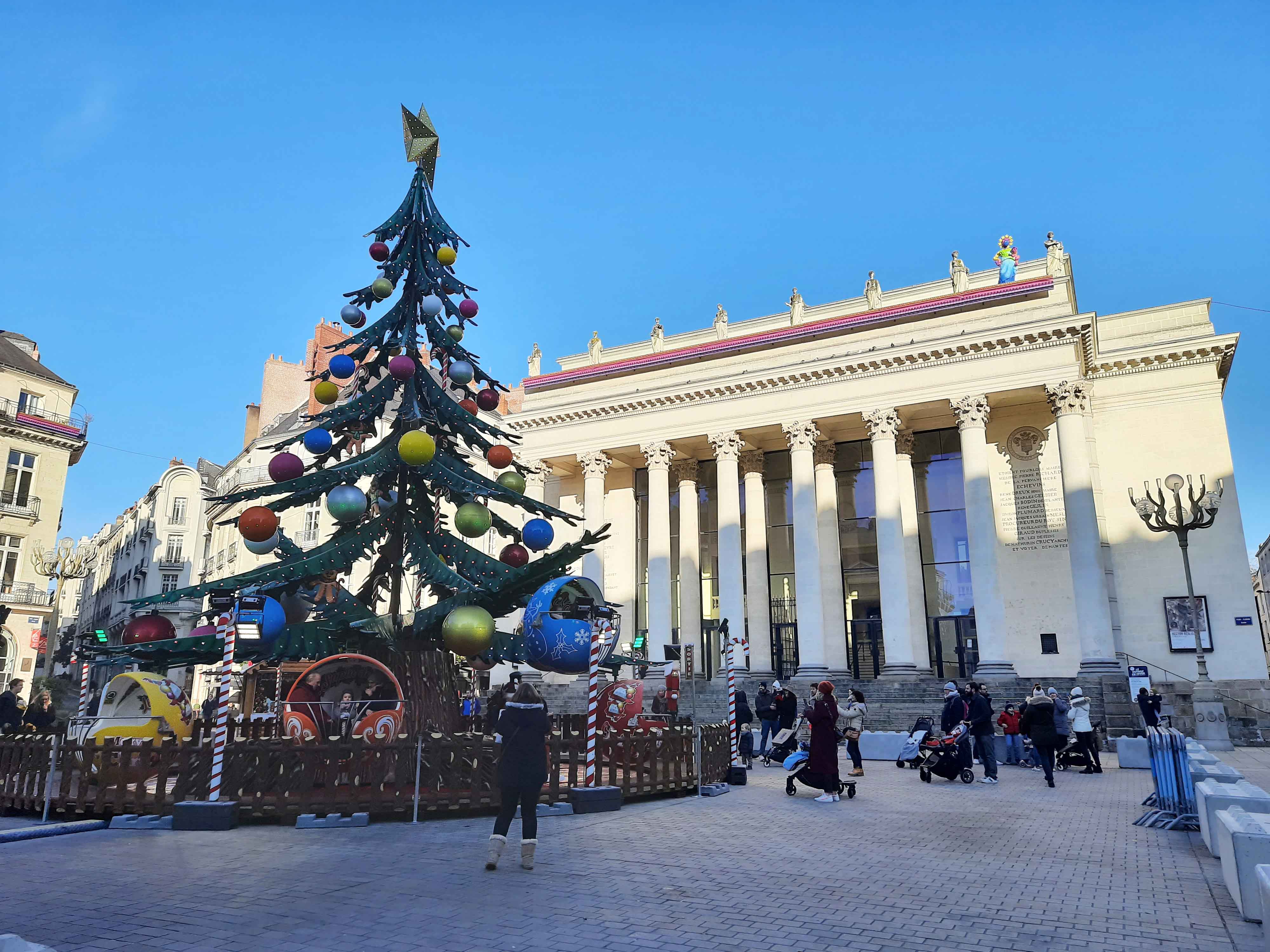 Vor der Oper