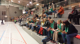 mitgereiste Oldenburger Fans beim Pokalspiel in Bad Wildungen